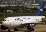 Argentina: Aerolíneas Argentinas reporta pérdidas y renegocia compra de aviones a Embraer