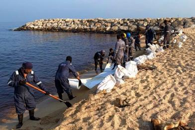 derrame de petróleo en playas de EAU