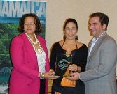 Estados Unidos: Entregan a Yndiana Montes el premio Jerry Award de la Organización de Turismo del Caribe (CTO)