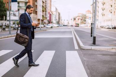 Italia multas a peatones distraidos con el teléfono