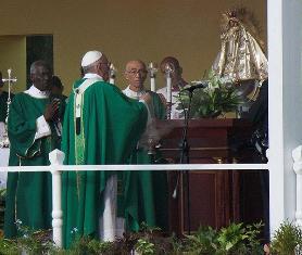 Papa Francisco resalta positivo acercamiento entre Cuba y Estados Unidos