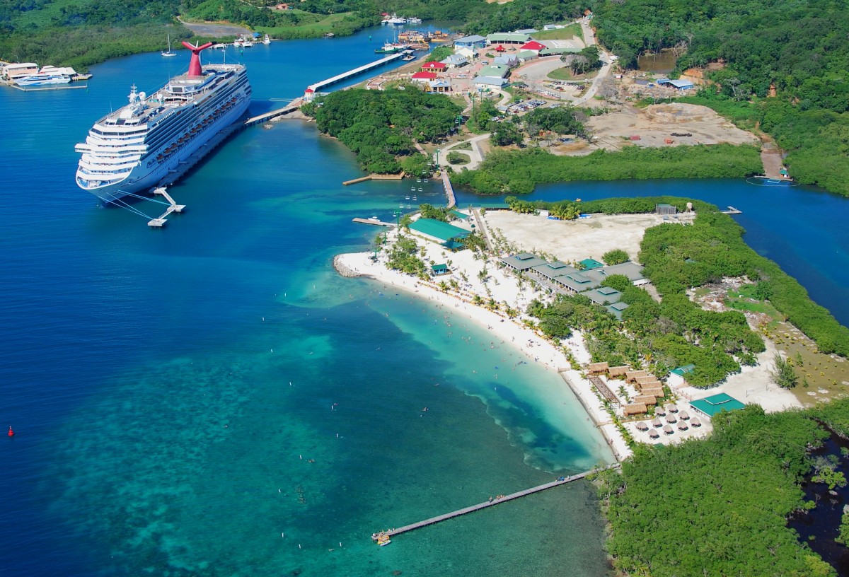 Crucero alemán atraca en Puerto Cortés