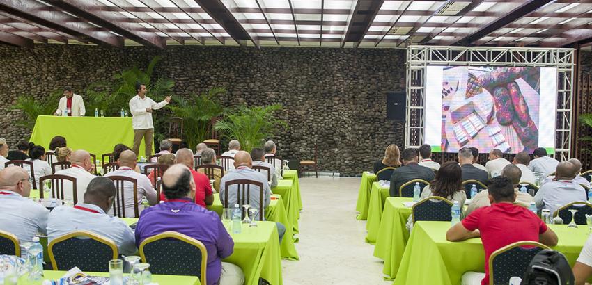 Quesos y vinos: cata y maridaje en seminario Excelencias Gourmet