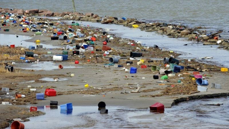 Alertan sobre contaminación con plásticos del Mediterráneo