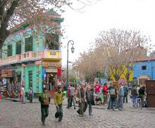 Más turistas en Argentina, pero con déficit en balanza turística