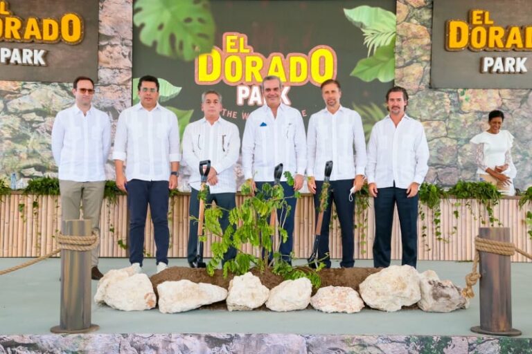 presidente dominicano y demás funcionarios inauguran la construcción de  El Dorado Park 