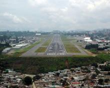 Altas tarifas aéreas afectan turismo en Centroamérica