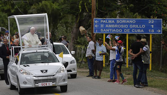 Papa Francisco bendice Holguín y se dirige a Santiago de Cuba