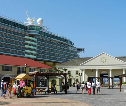 Royal Caribbean se expande hacia tierra