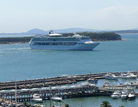 Uruguay con números positivos de turistas de cruceros en la última temporada   