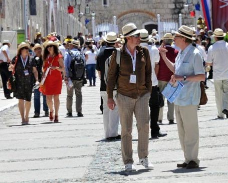 Personalidades del turismo responden a CND en FITCuba 2014