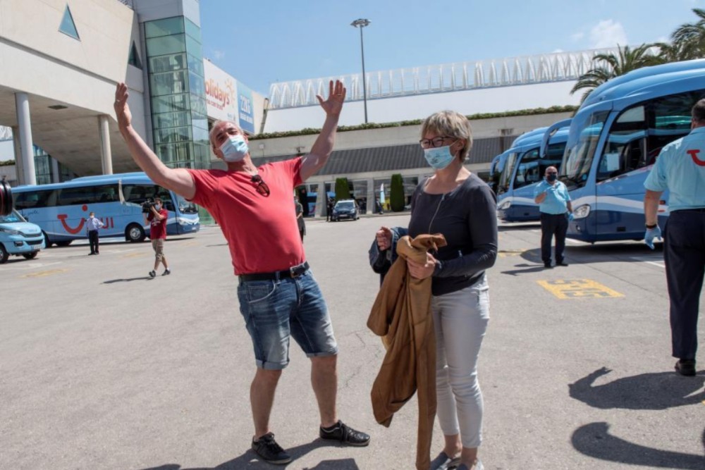 pareja de turistas alemanes en España