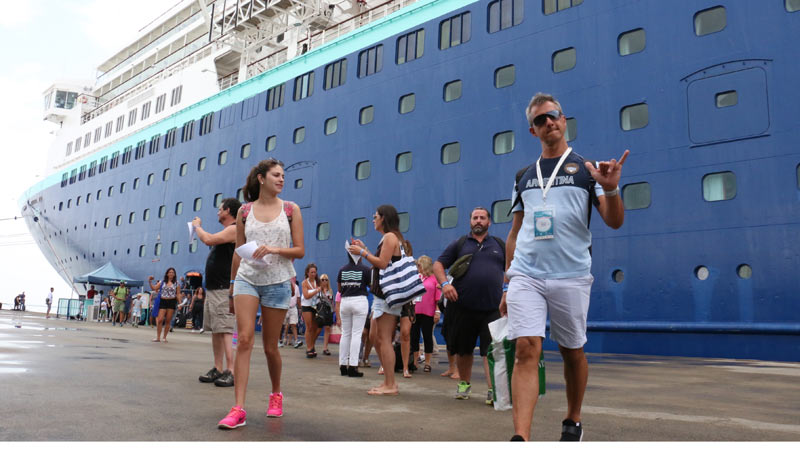 Llega a puerto panameño de Colón buque Zenith de Pullmantur