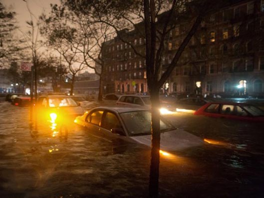 Puerto y aeropuertos cerrados en Nueva York, mientras cifra de muertos se acerca a 50