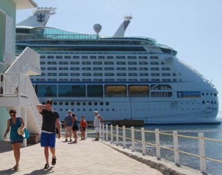 Honduras espera arribo de más de 80 mil cruceristas a Roatán durante marzo