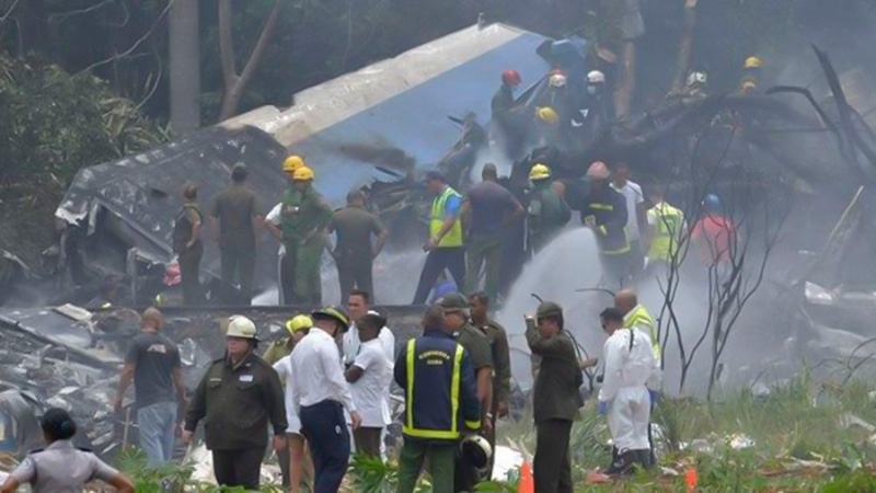 Cae avión en La Habana