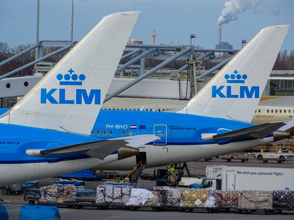 dos colas de aviones de KLM