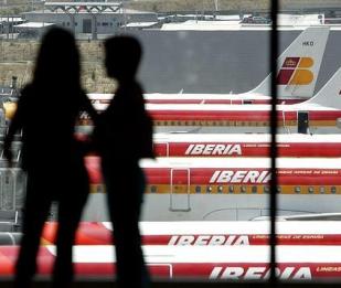 Pilotos de Iberia acceden a negociar con la compañía a través de un mediador
