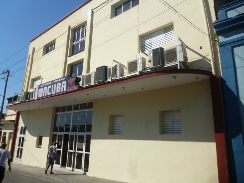 Espacio de lujo del teatro santiaguero: El Macubá