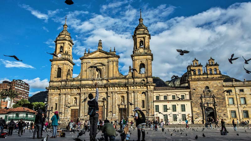 Bogotá es declarada "Ciudad mundial de la paz" en cumbre de Premios Nobel