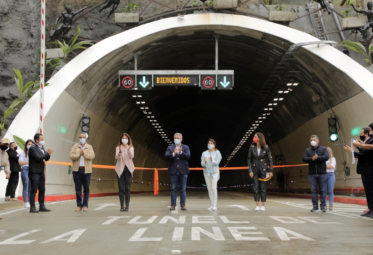 inauguración túnel en Colombia