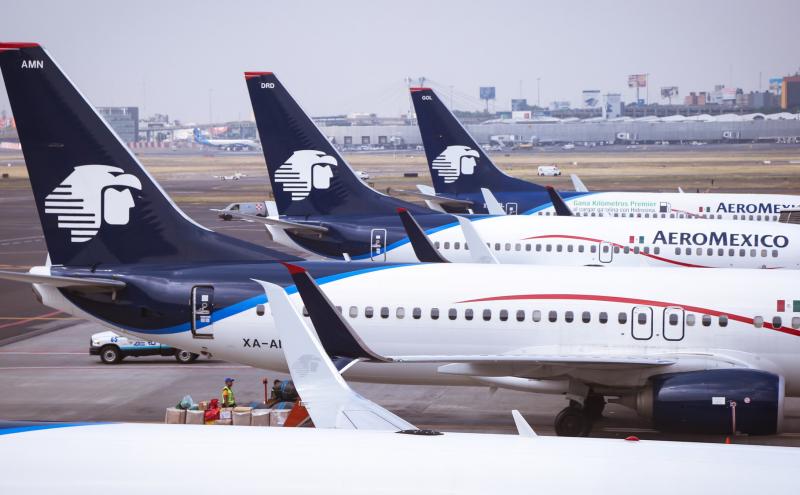 aviones de Aeroméxico en la pista