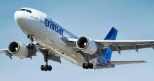 avión de Transat despegando