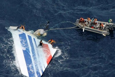 Francia: Hallan segunda caja negra del avión de Air France que se estrelló en el Atlántico hace casi dos años