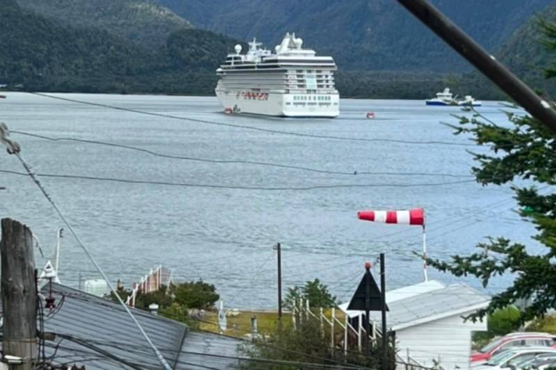 Crucero MS Marina en el momento de la llegada a chacabuco