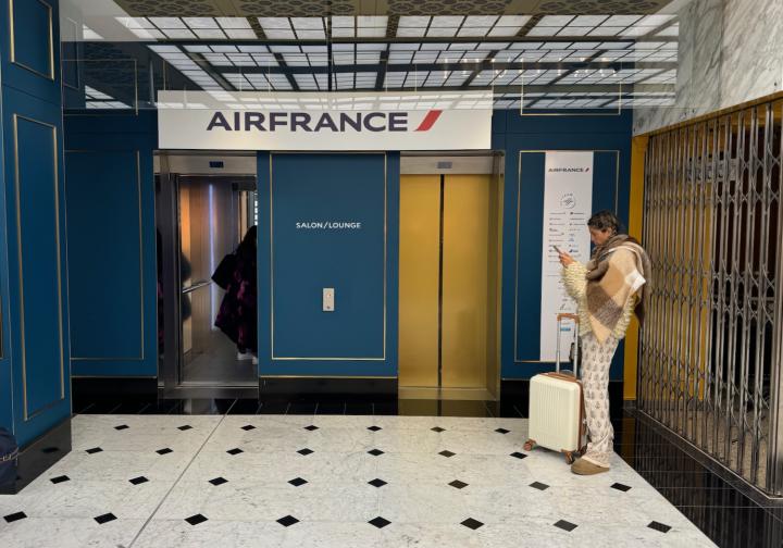 Air France lounge sauna