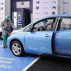 Chile inaugura primera estación de carga para autos eléctricos en Latinoamérica