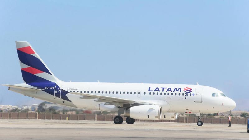 Detienen a un joven chileno por enviar falsos avisos de bomba en aerolíneas