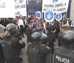 Se calientan ánimos en conflicto de Mexicana de Aviación