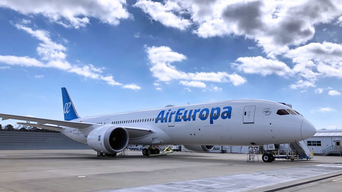 Air Europa avion en pista