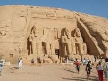 Egipto aprueba millonario plan para reactivar turismo nacional