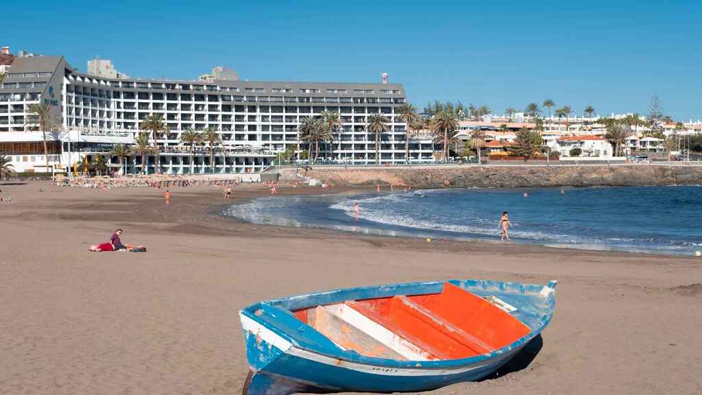 bote en playa de Islas Canarias