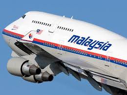 El avion desaparecido de Malaysia Airlines muestra rastros