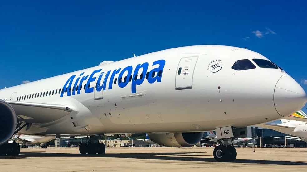 avión de Air Europa en la pista