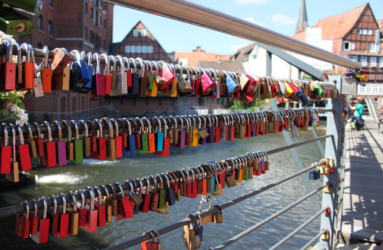 puentes con candados del amor