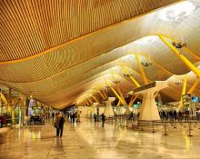 Ministro británico fuertemente cuestionado en WTM por Impuesto al Pasajero Aéreo