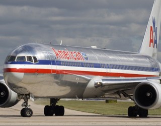 American Airlines y su matriz recurren a declaración de bancarrota