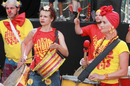 Samba, rock y zombies como protagonistas del carnaval de Curitiba, el más original de Brasil