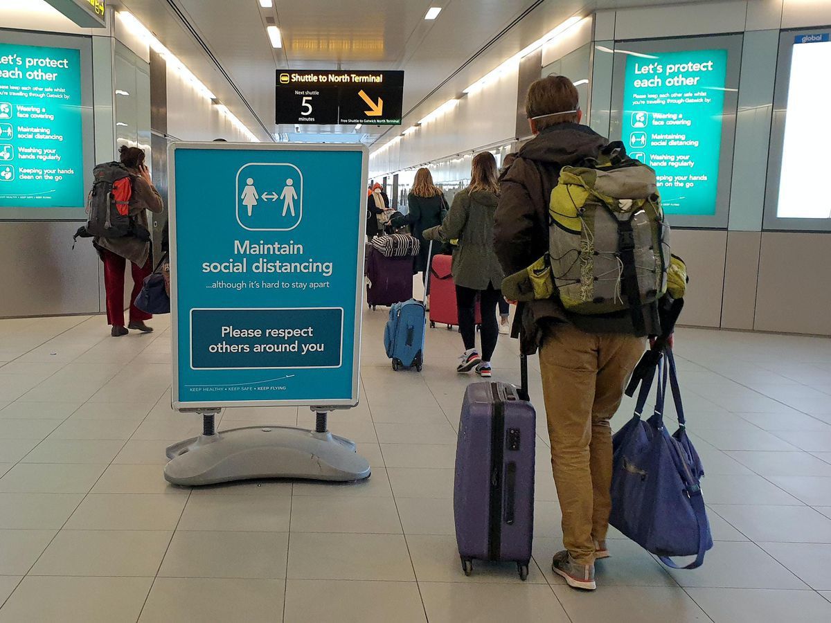 viajero en un aeropuerto de Londres