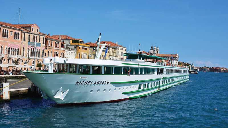 CroisiEurope revela encanto de ciudades italianas