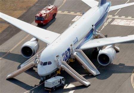 Autoridad aeronáutica de Estados Unidos pide a aerolíneas cesar temporalmente operaciones del Boeing 787