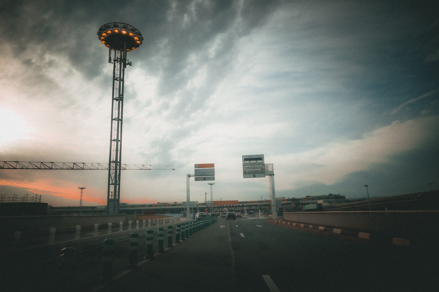 aeropuerto de París al atardecer