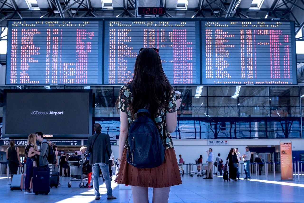 Aeropuerto, tablón de vuelos