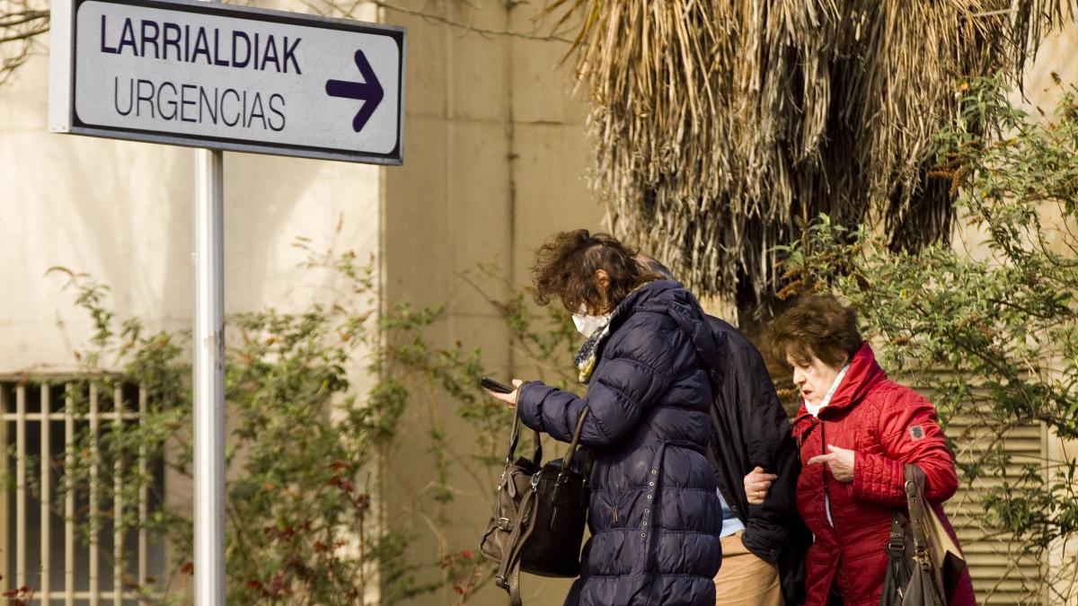 dos mujeres por una calle del País Vasco