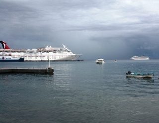 Huracán Ernesto alejará por dos días a los cruceros del Caribe mexicano