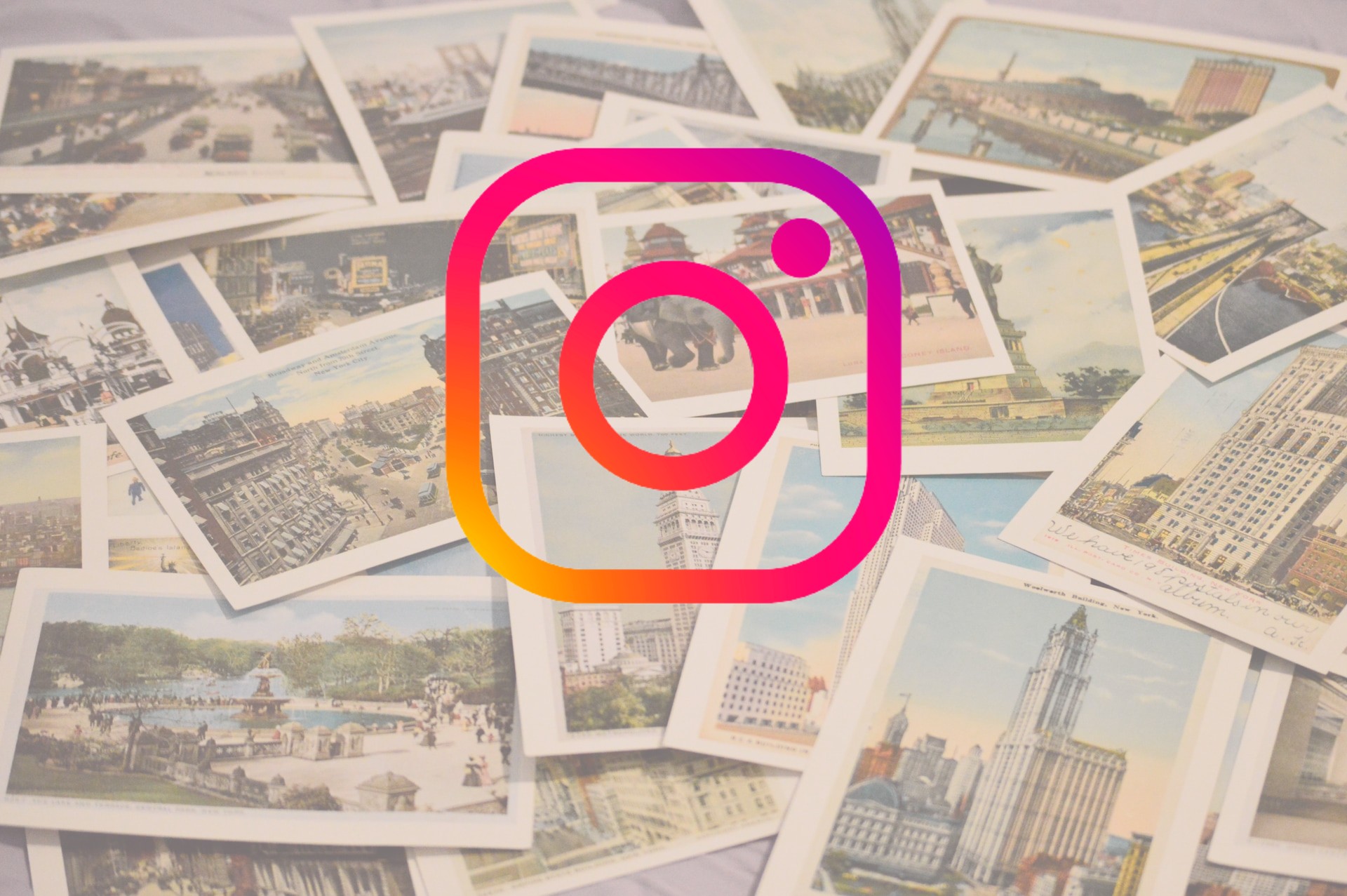 logo de Instagram y postales